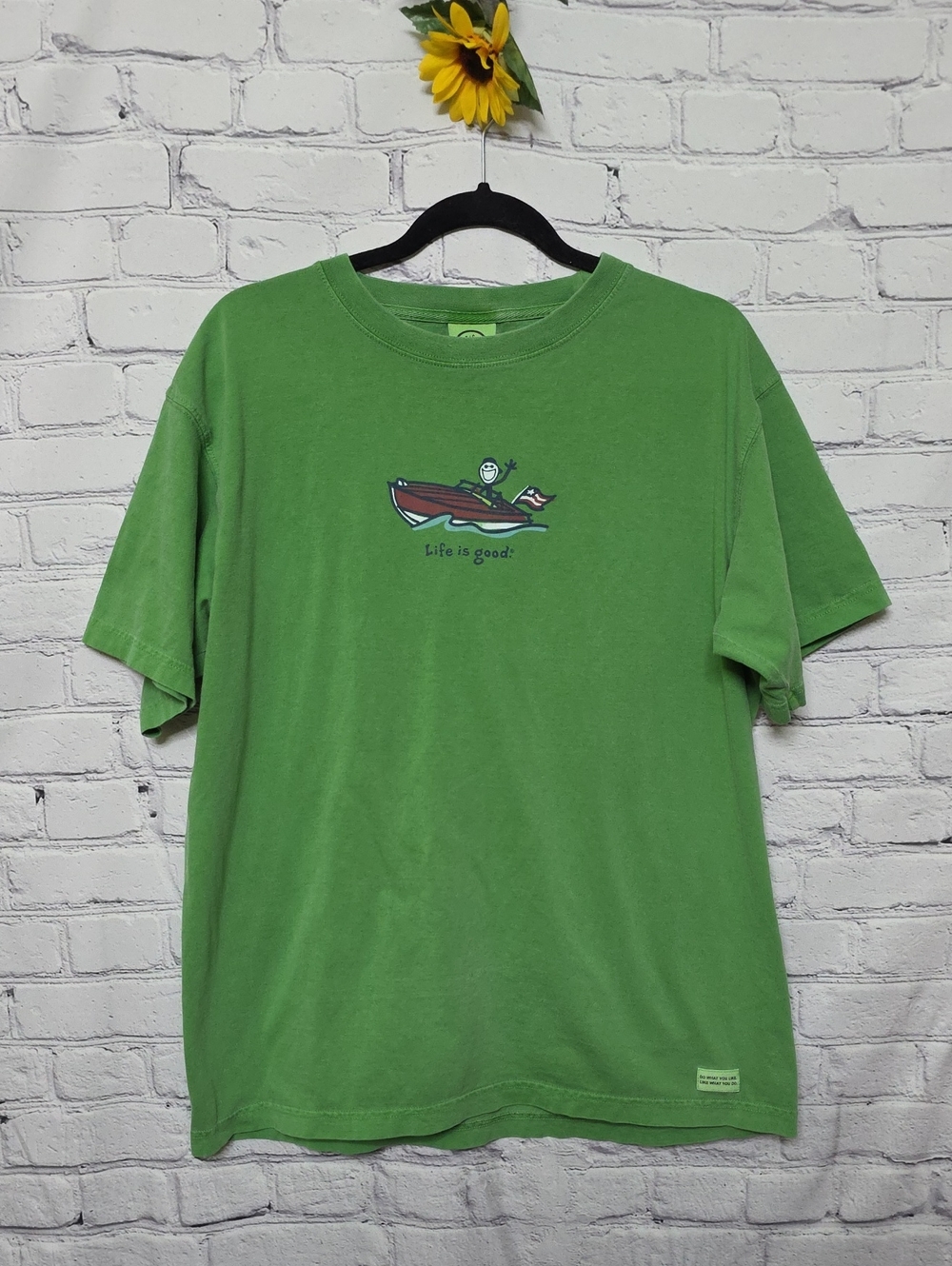 Life is Good tshirt Speed Boat With Flag Green 100% Cotton Men Sz L